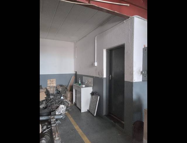 192M² FACTORY TO LET IN JET PARK